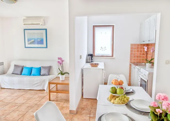 Manuel Apartmán