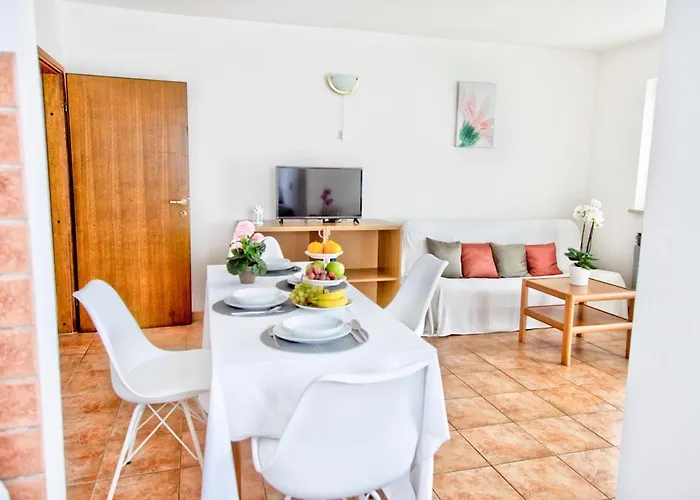 Manuel Apartmán *