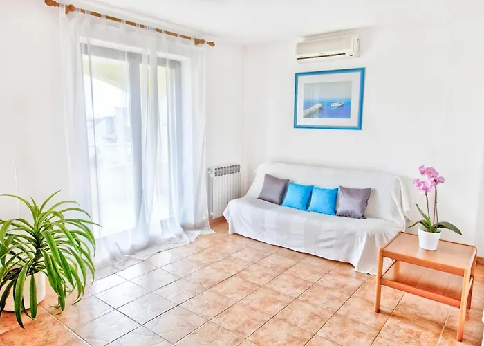 Manuel Apartmán *