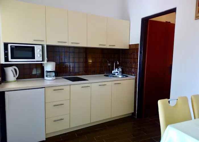 Manuel Apartmán