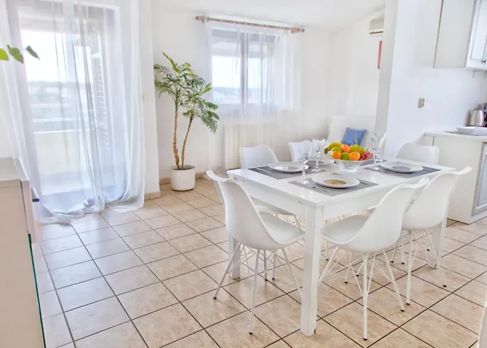 Manuel Apartmán