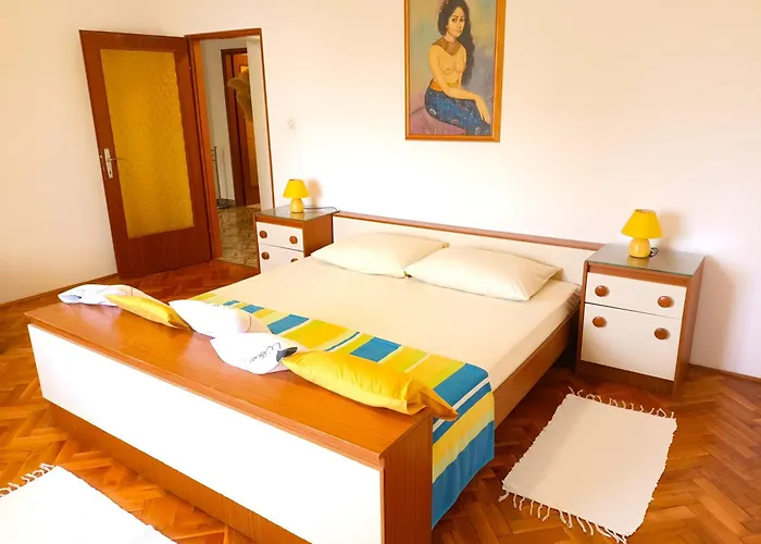 Manuel Apartmán *