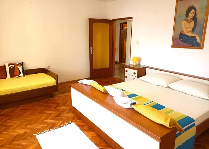 Manuel Apartmán
