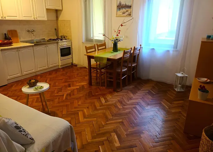Manuel Apartmán *